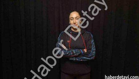 39 km’yi 14 saatte yüzdü: Elif Berke Türkiye birincisi