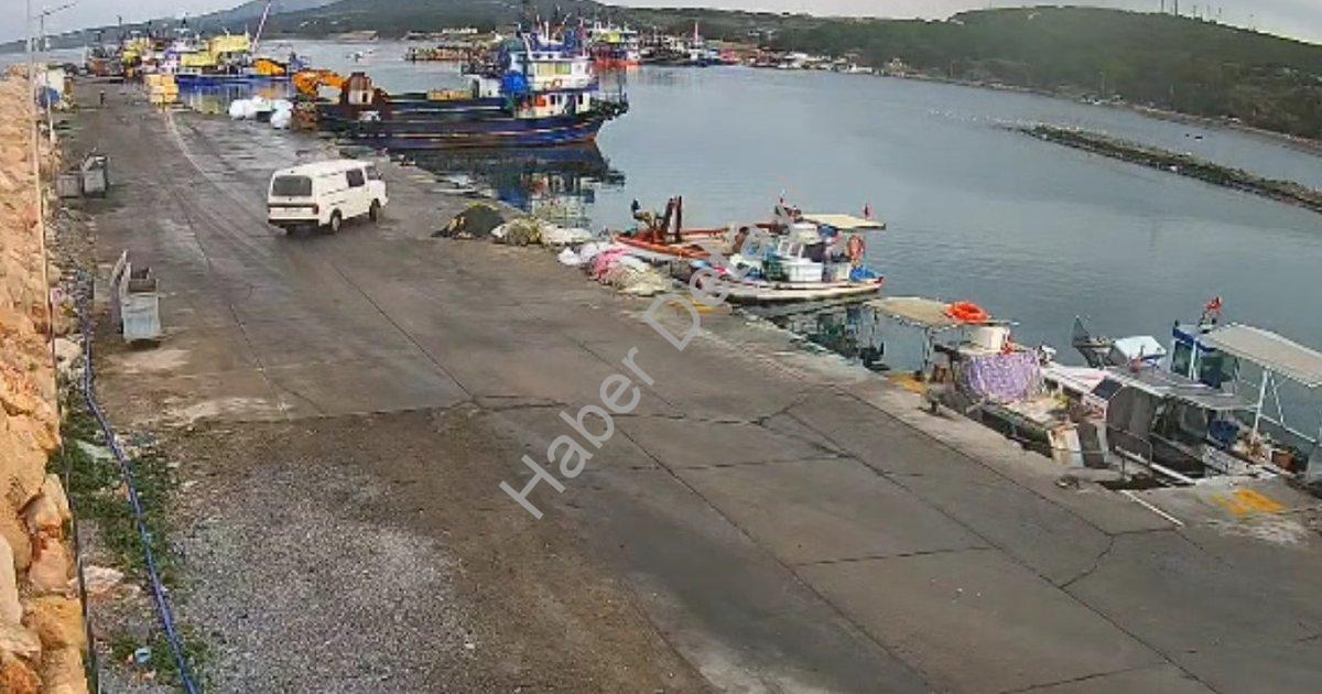 "Didim'de Korku Dolu Anlar: Otomobil Denize Uçtu, Sürücü Son Anda Kurtuldu" başlıklı haber için foto