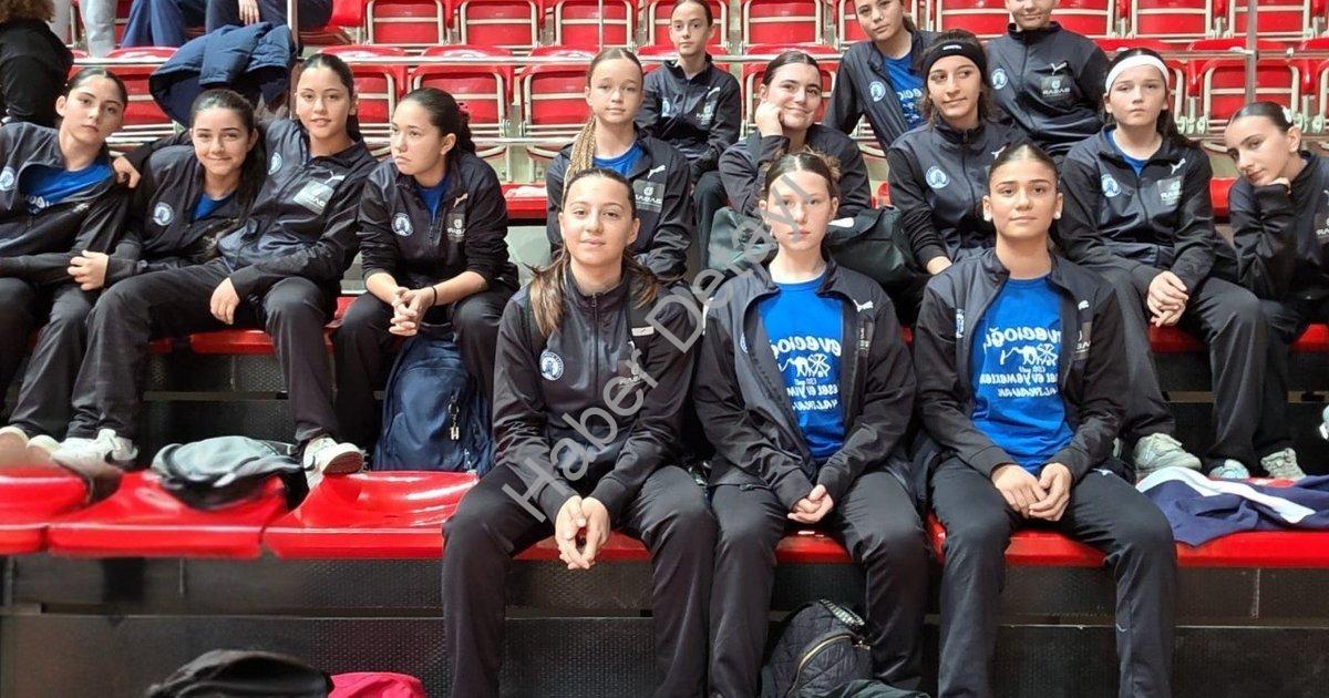 "Yalıkavakspor Altyapısı Konya'daki Mevlana Turnuvası'nda Fırtına Gibi Esti" başlıklı haber için fot