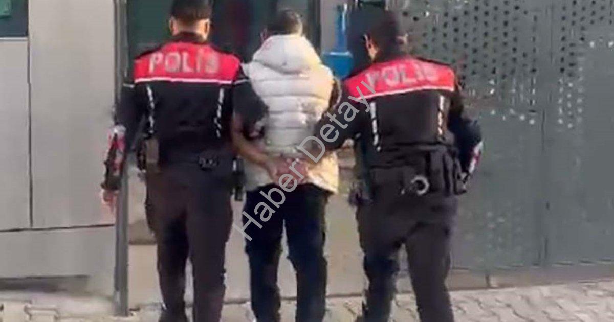 "İzmir Konak'ta Şüphe Ele Verdi: 16 Yıl Cezalı Firari Yakalandı" başlıklı haber için fotorealistik,