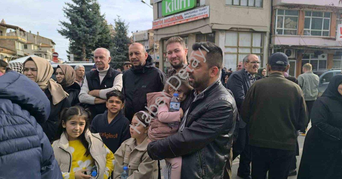 "Şuhut'ta Duygu Dolu Anlar: Umre Yolcuları Dualarla Kutsal Topraklara Uğurlandı" başlıklı haber için