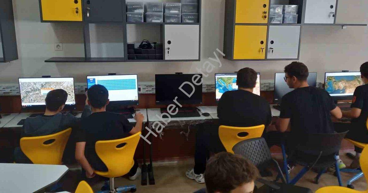 "Söke Anadolu Lisesi'nde Teknoloji Devrimi: Yenilikçi Sınıf Açıldı" başlıklı haber için fotorealisti