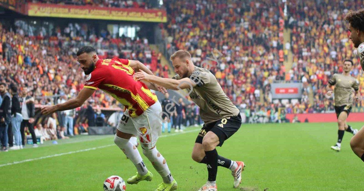 "Göztepe Evinde Kocaelispor'a Takıldı: İzmir'de Gol Sesi Çıkmadı" başlıklı haber için fotorealistik,