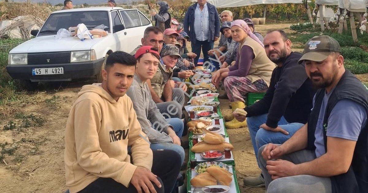 "Sarıgöl'de Gönülleri Isıtan Gelenek: Tüccardan İşçilere Ziyafet" başlıklı haber için fotorealistik,