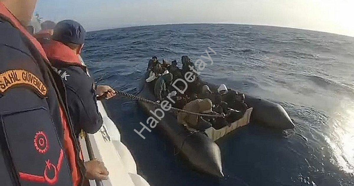 "İzmir'de Nefes Kesen Saatler: 18 Göçmen Yakalandı, 25'i Kurtarıldı" başlıklı haber için fotorealist