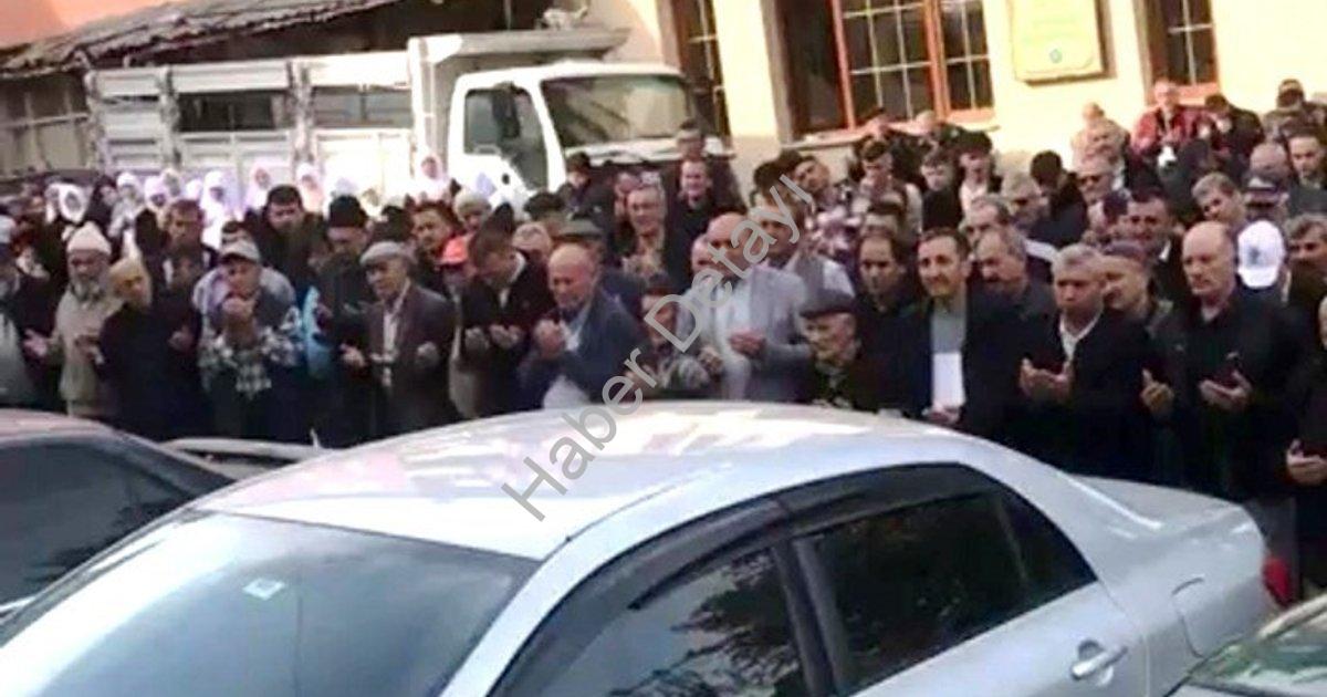 "Hisarcık'ta Kutsal Topraklara Duygusal Uğurlama: 24 Kişi Umre Yolcusu" başlıklı haber için fotoreal