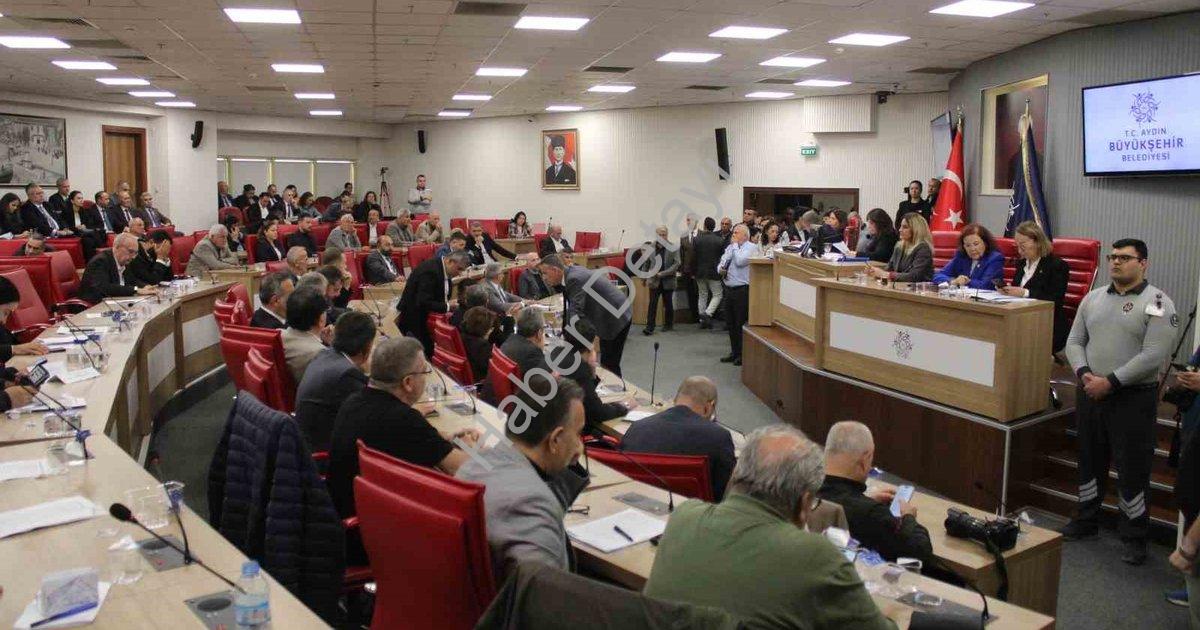 "Aydın Su İndirimi İçin Ek Süre Talep Edildi" başlıklı haber için fotorealistik, profesyonel bir hab