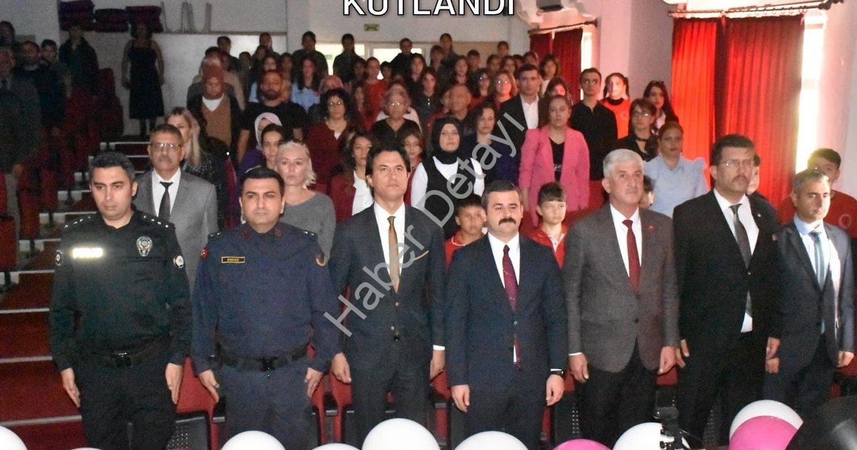 "Köyceğiz'de Öğretmenler Günü Neşeyle Kutlandı" başlıklı haber için fotorealistik, profesyonel bir h