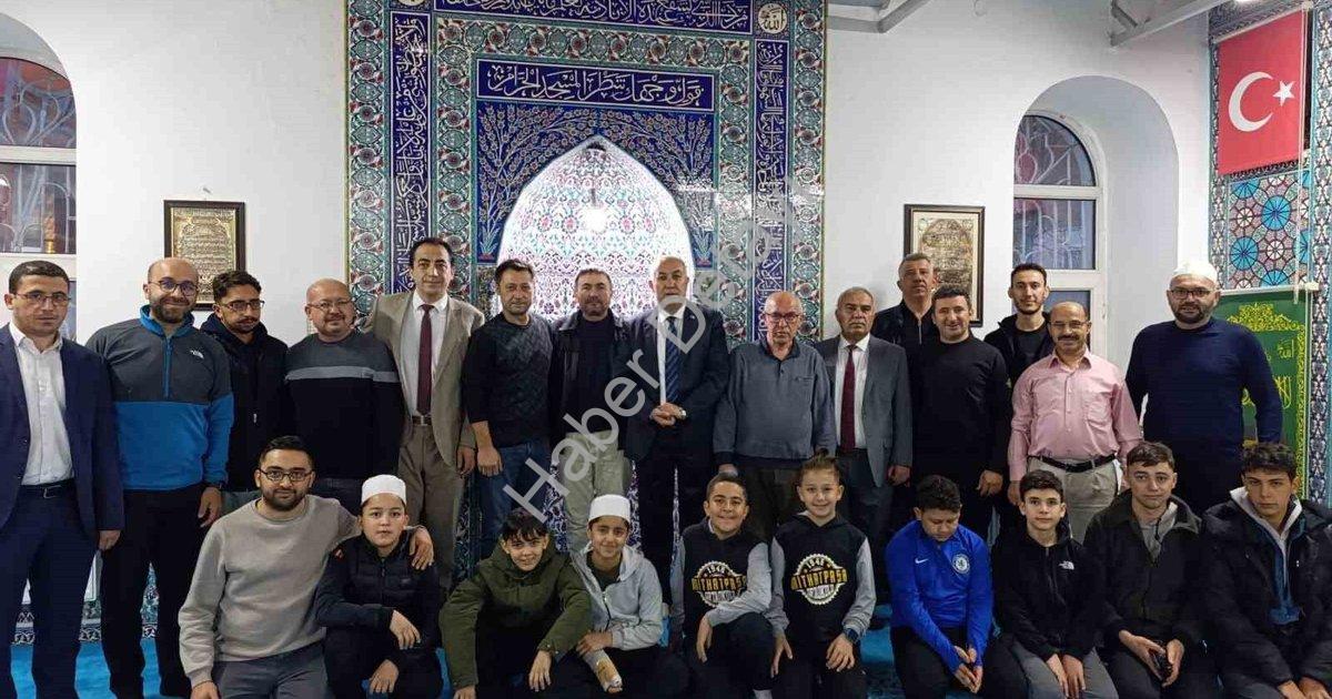 "Emirdağ Müftülüğü'nden Öğretmenler İçin Özel Sabah Etkinliği" başlıklı haber için fotorealistik, pr