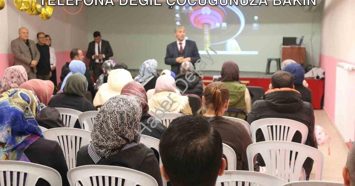 "Müdür Yılmaz'dan Velilere Sert Uyarı: Telefona Değil Çocuğunuza Bakın" başlıklı haber için fotoreal