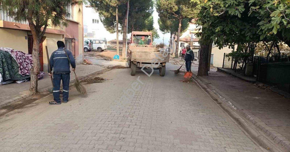 "Karacasu'da Çevre Temizliği Seferberliği: Ekipler Aralıksız Çalışıyor" başlıklı haber için fotoreal