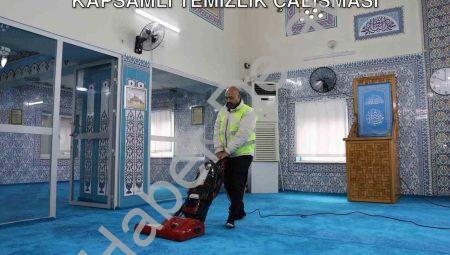 Yunusemre Belediyesi’nden Camilerde Kapsamlı Temizlik Çalışması