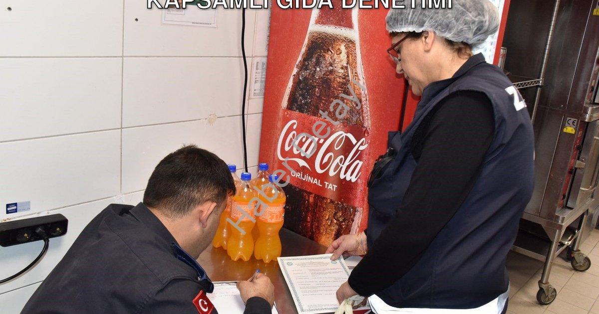 "Yunusemre Belediyesi Zabıta Ekiplerinden Kapsamlı Gıda Denetimi" başlıklı haber için fotorealistik,