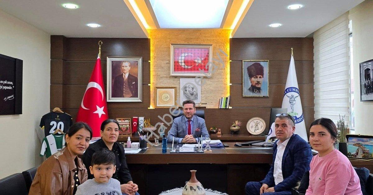 "Tavas Belediye Başkanı Kadir Tatık'tan DMD Hastası Mehmet'e Moral Ziyareti" başlıklı haber için fot