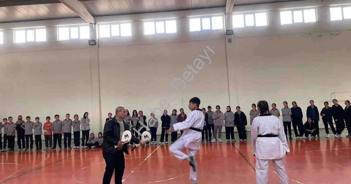 "Kütahya Pazarlar'da Dev Spor Hamlesi: Hedef 100 Lisanslı Sporcu" başlıklı haber için fotorealistik,